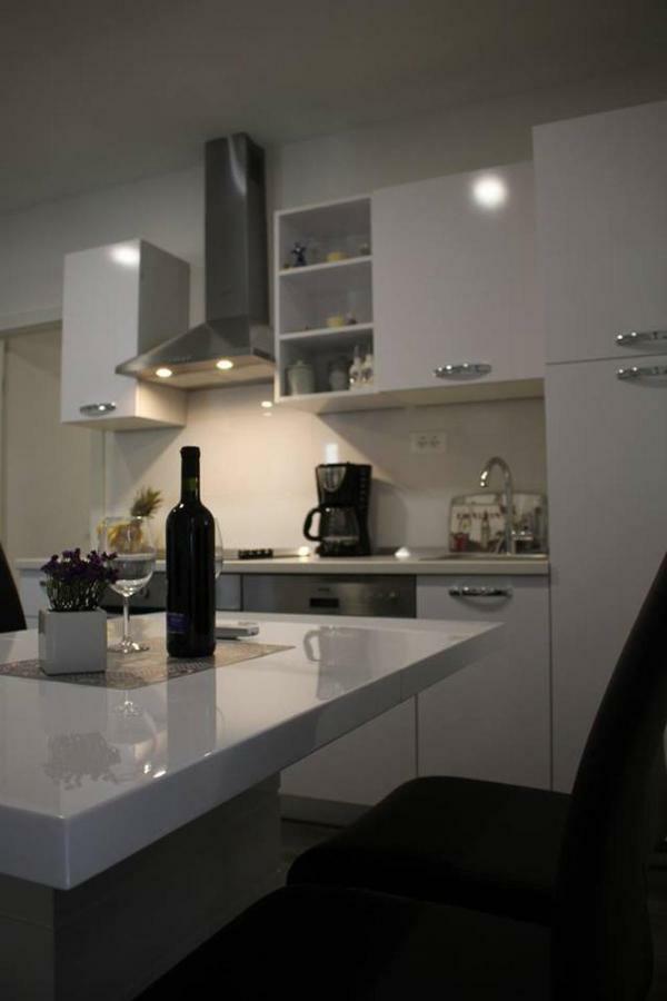 Apartments Holiday Baska Voda Luaran gambar