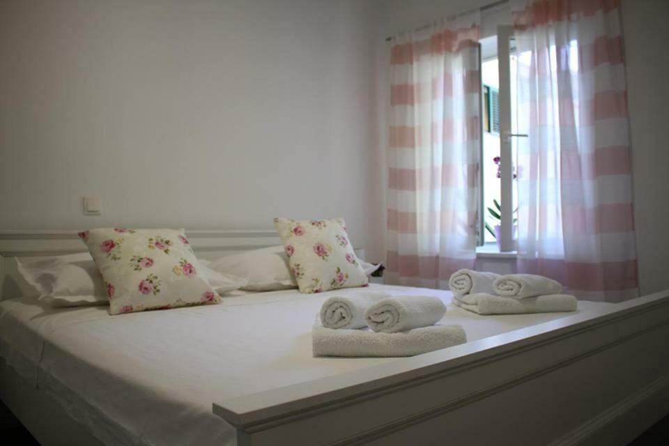 Apartments Holiday Baska Voda Luaran gambar