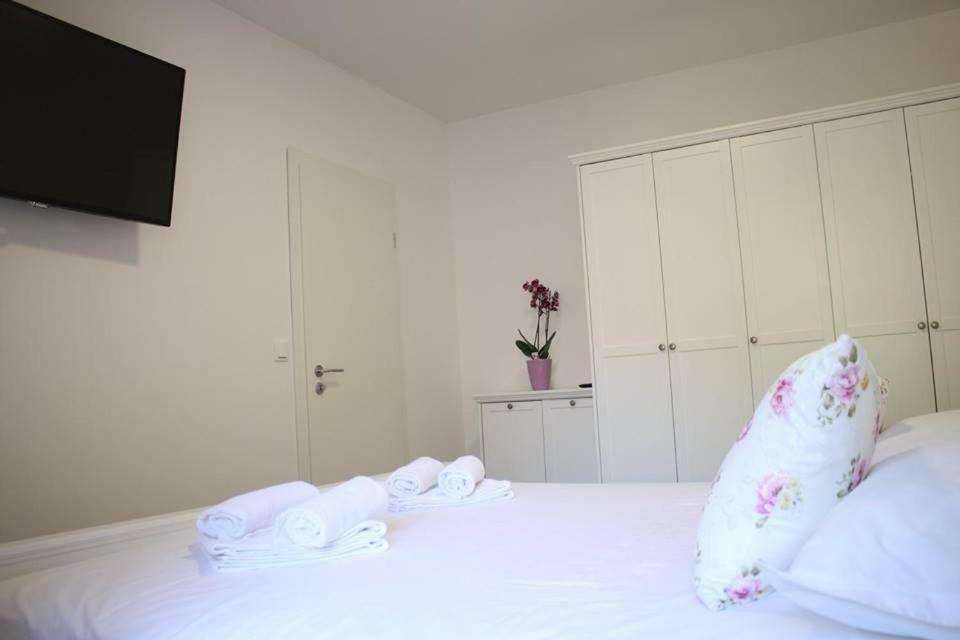 Apartments Holiday Baska Voda Luaran gambar