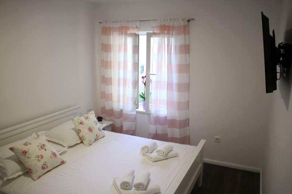 Apartments Holiday Baska Voda Luaran gambar
