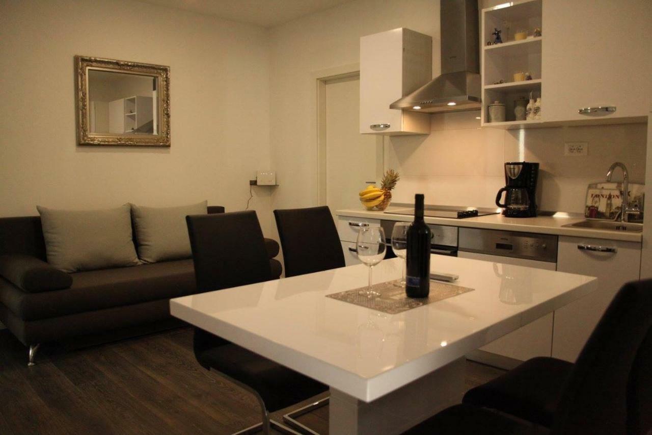 Apartments Holiday Baska Voda Luaran gambar