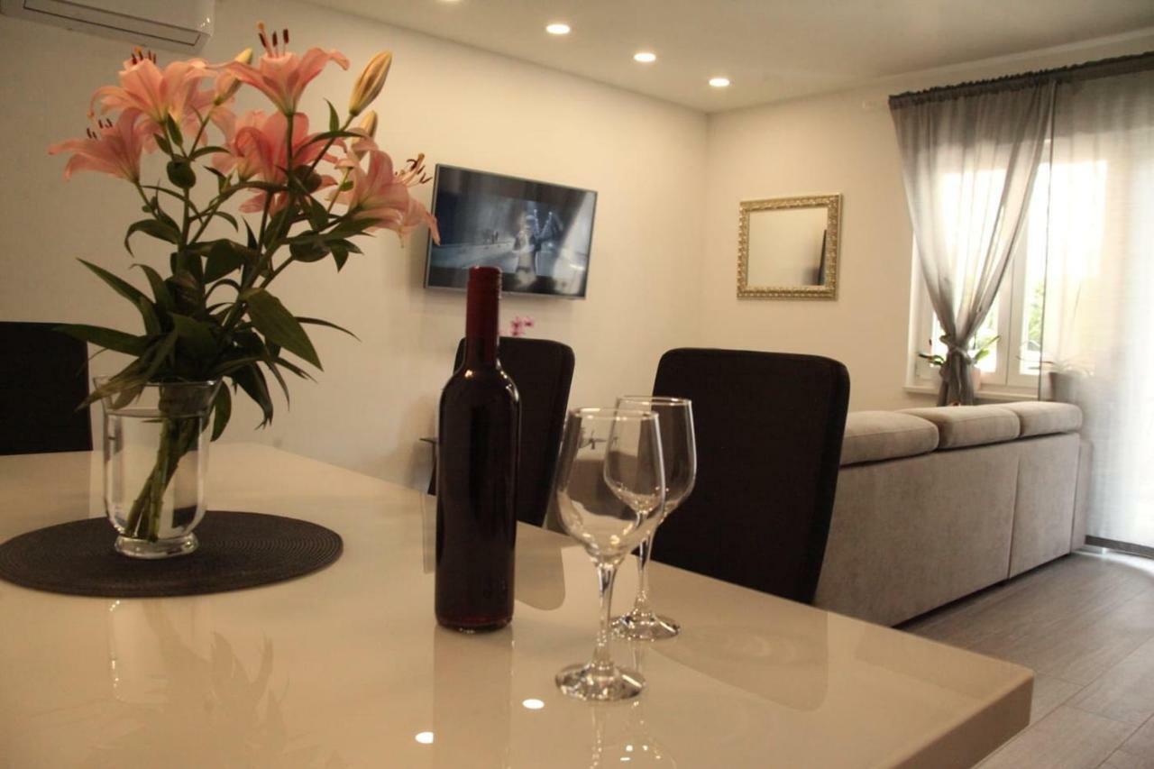 Apartments Holiday Baska Voda Luaran gambar