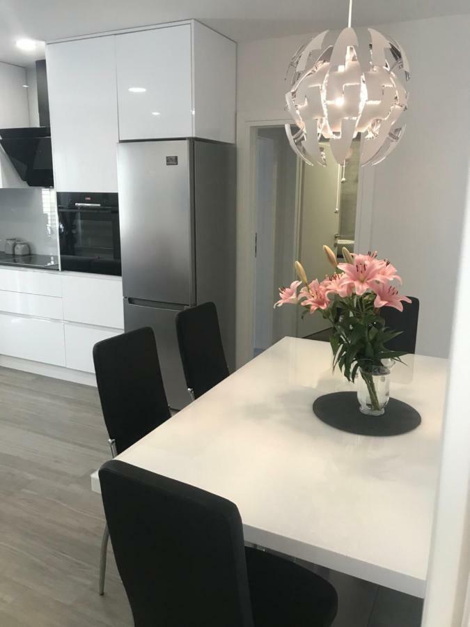 Apartments Holiday Baska Voda Luaran gambar