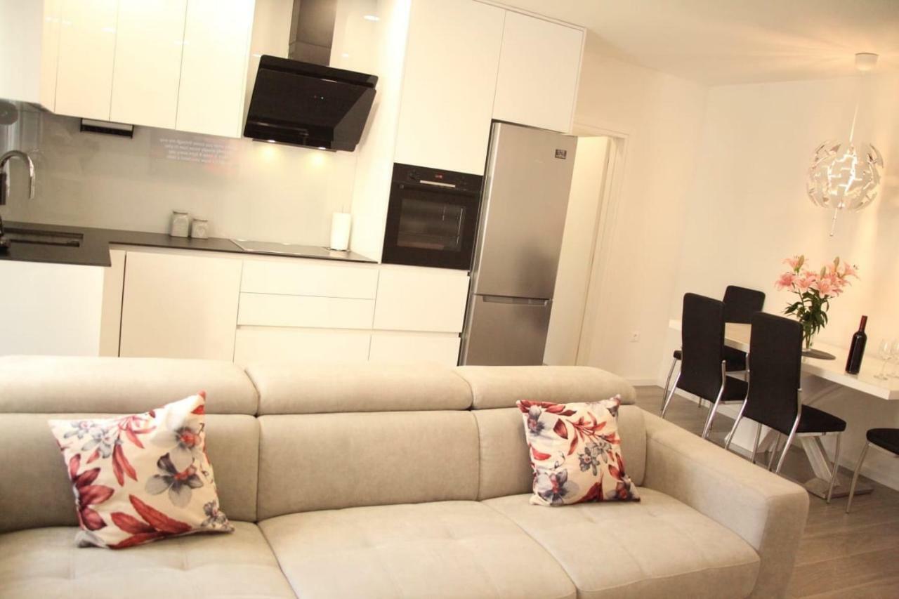 Apartments Holiday Baska Voda Luaran gambar